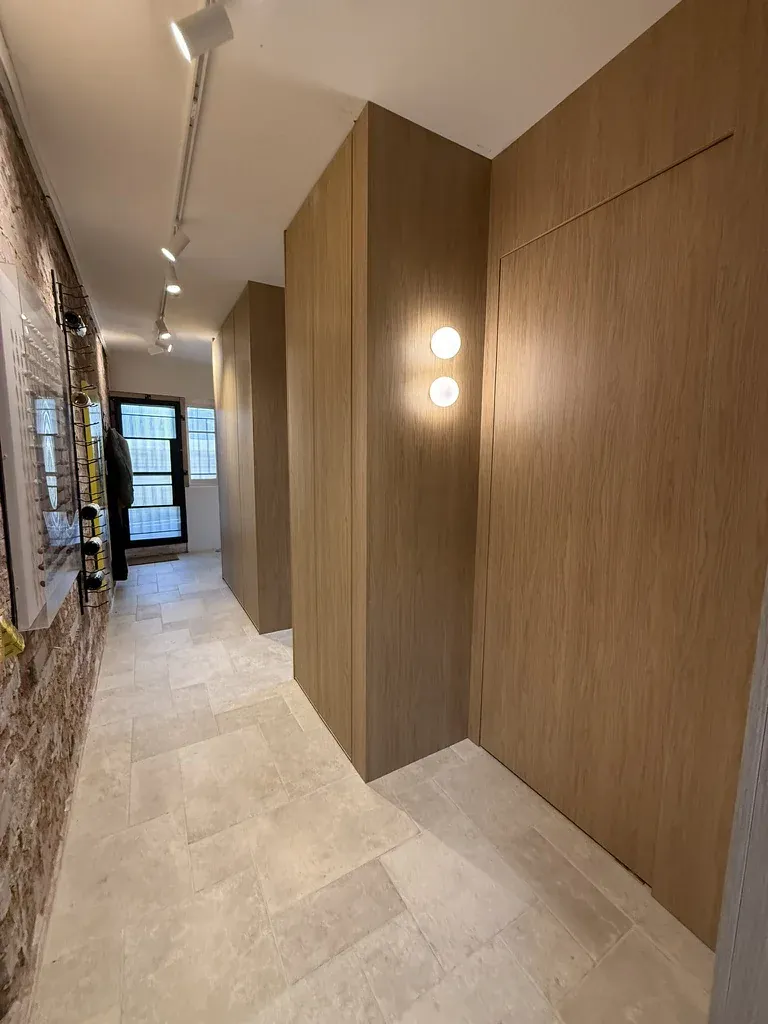 Darlinghurst hallway cladding with natural light from front door and exposed brick contrast