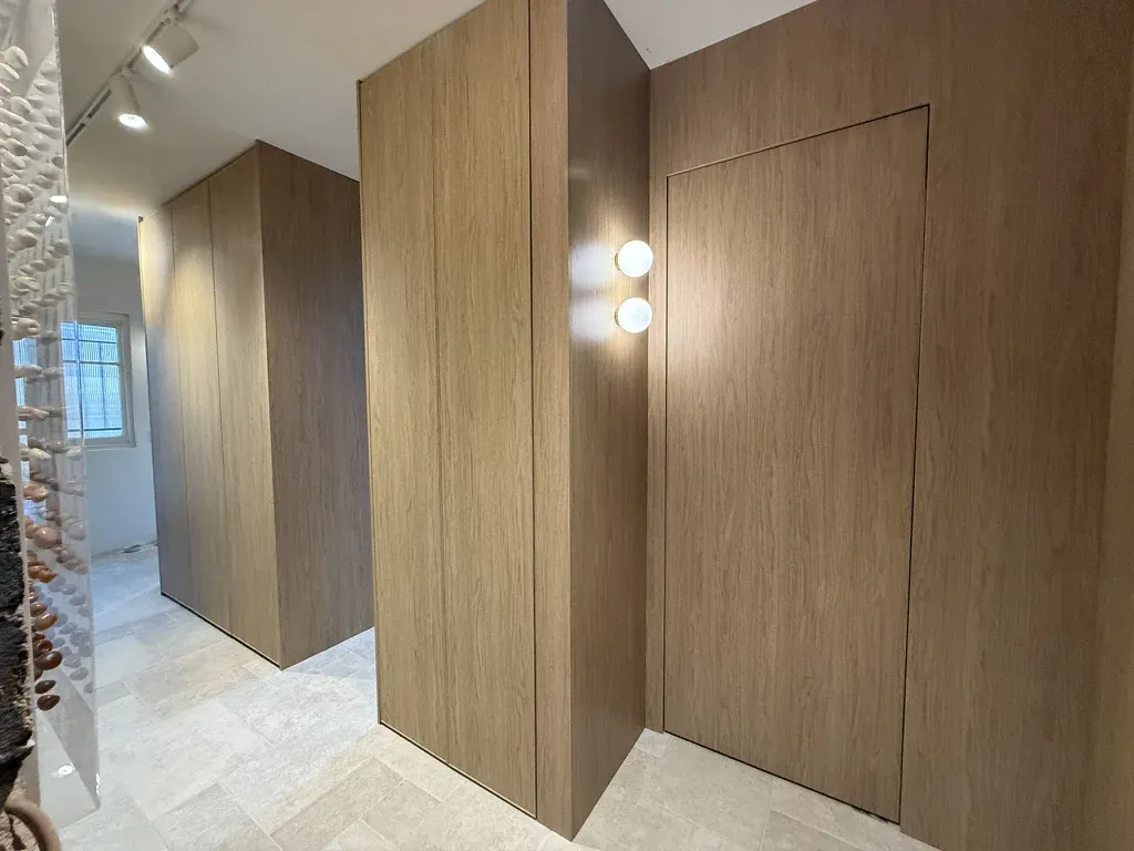 Darlinghurst hallway wall cladding in Boston Oak with matching pivot doors