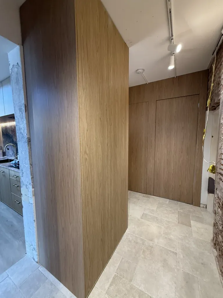 Darlinghurst cladding wrapping from hallway into kitchen zone