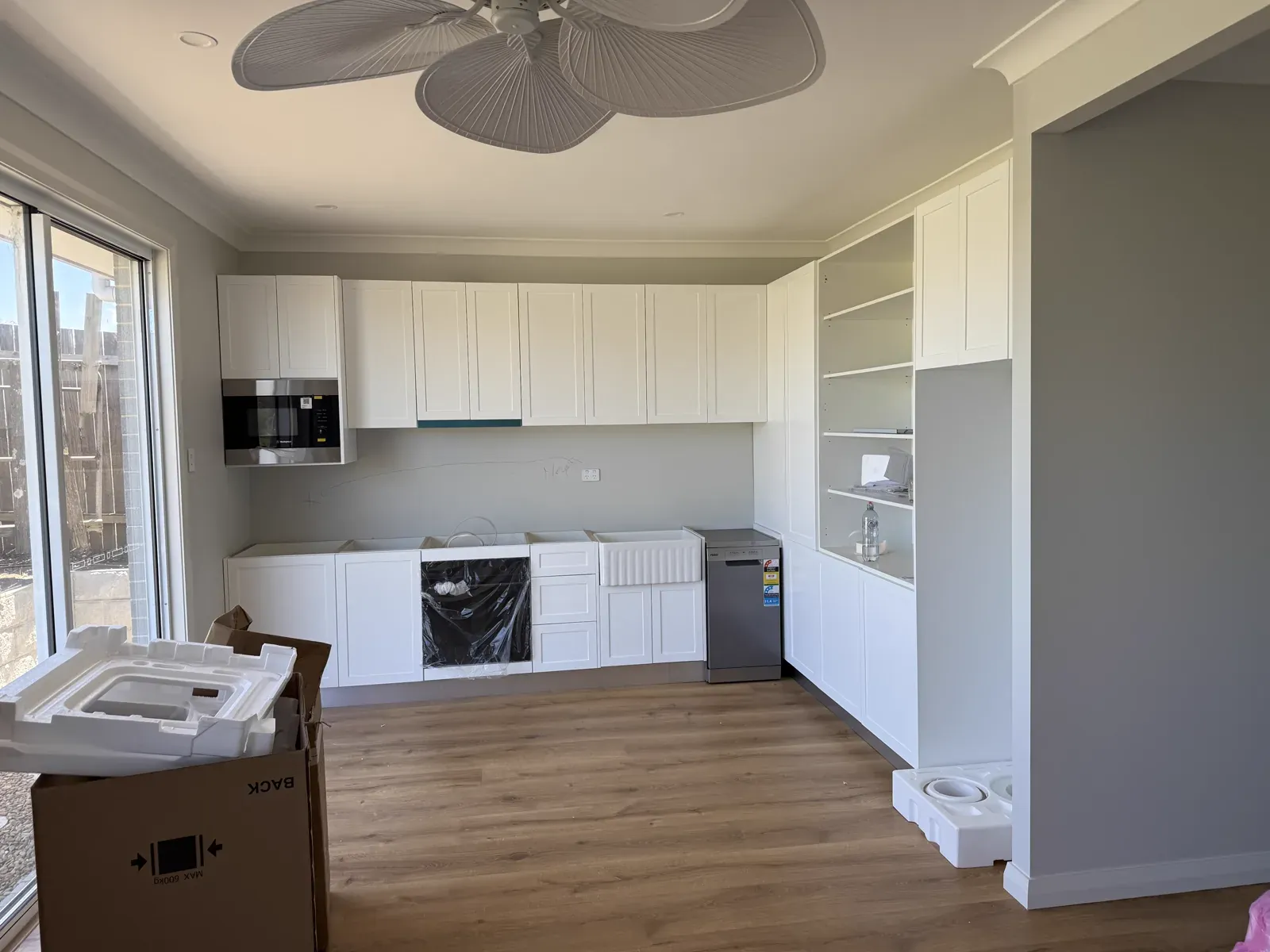 Kiama butler's kitchen — second angle showing full fitout