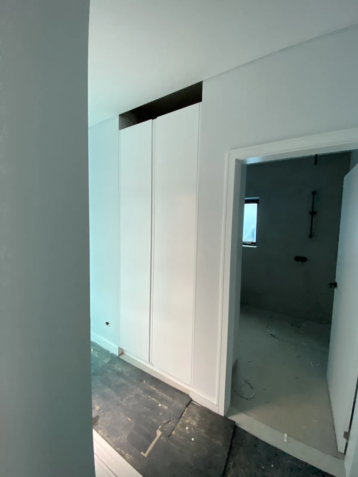 Vivid White 2pac linen cupboard with a J-groove pull in Leichhardt