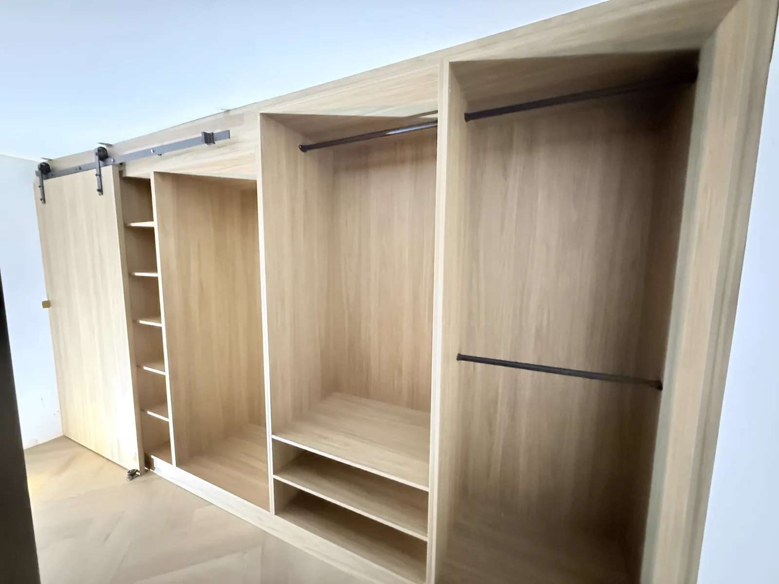 Neutral Bay walk-in wardrobe — corner detail in Polytec Prime Oak