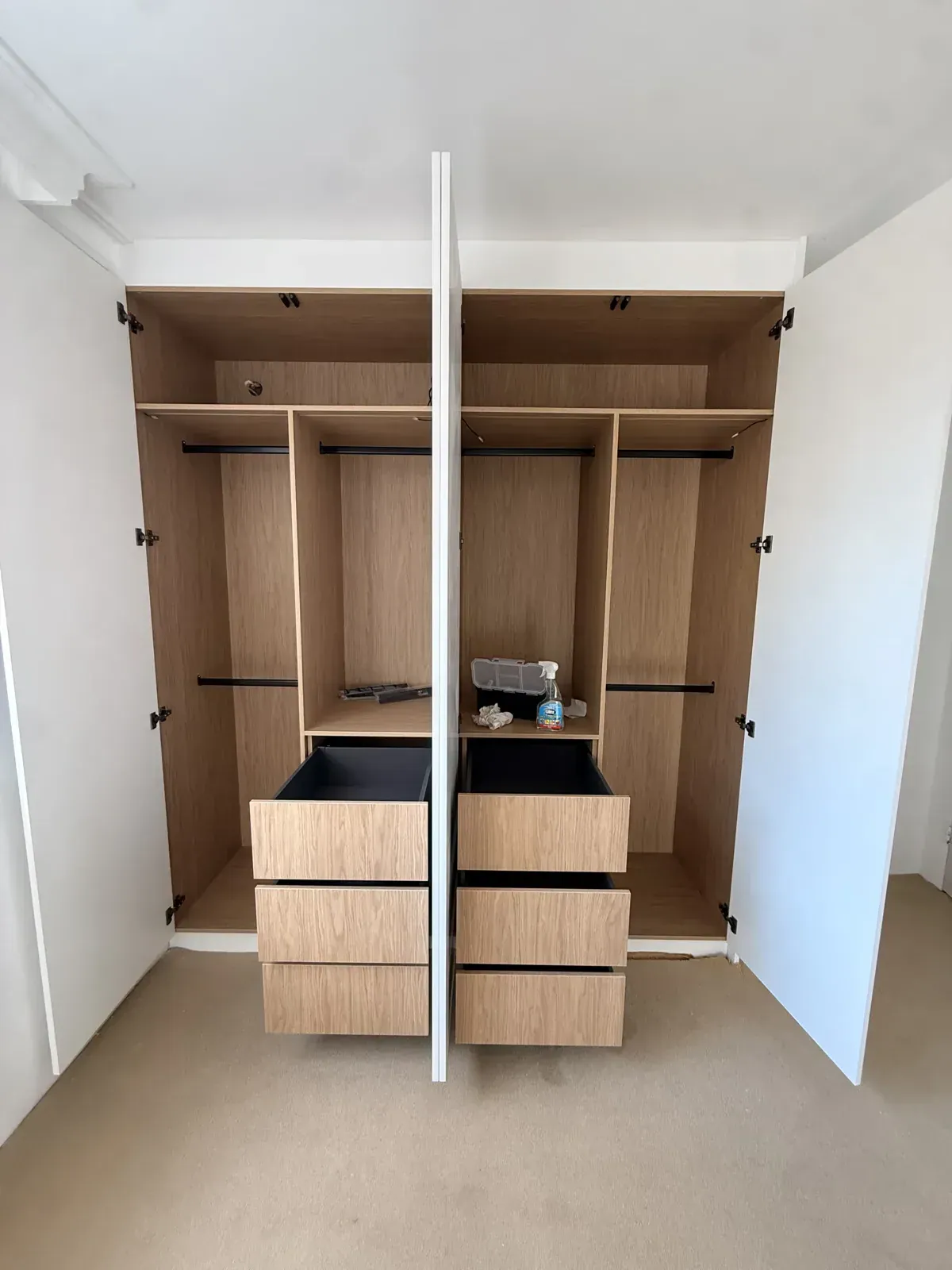 Randwick main bedroom wardrobe, full wall view